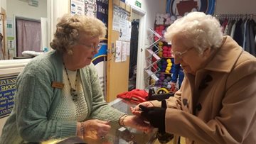Shopping delight at Roxburgh House care home